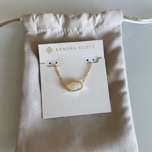Elisa Pendant Necklace in Ivory Pearl